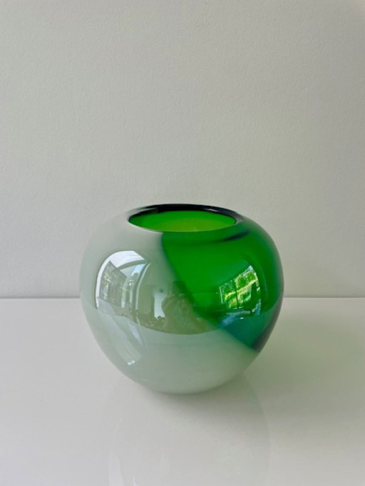 Vase soufflé à la bouche fait main en verre vert et blanc