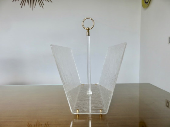 Image 1 of Porte revues " ROCHE BOBOIS " en plexiglas transparent et laiton années 70