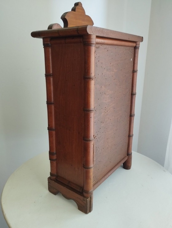 Image 1 of Ancienne armoire de poupée Art Nouveau - Armoire à pharmacie faux bambou 1900