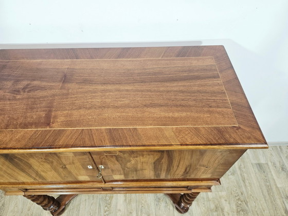 Mobile barocco in noce del XIX secolo con intarsi e gambe tornite – Credenze con vetrina, Wood, Barok (photo 16 of 29)