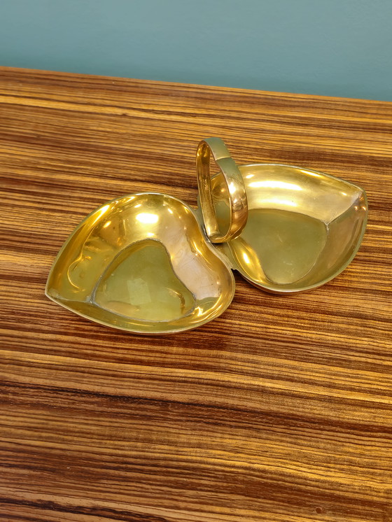 Image 1 of Plateau à bijoux vintage en laiton avec bol en forme de coeur