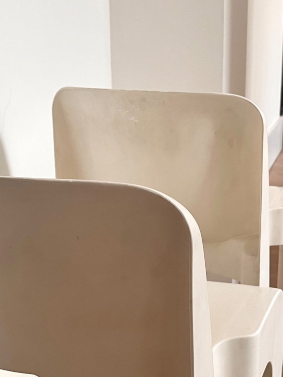 Image 1 of 2 Chaises Vintage "Universale" par Joe Colombo pour Kartell - Blanc