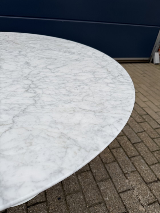 Image 1 of Originele ronde Knoll Tulip eettafel (120cm) Carrara marmer