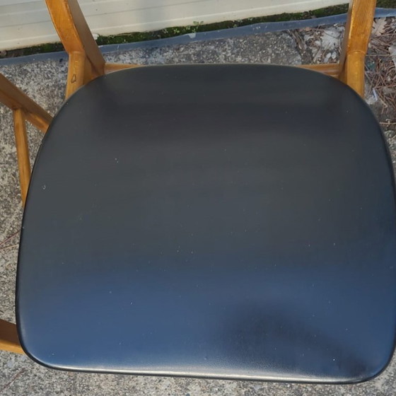 Image 1 of Sedia vintage scandinava in teak e similpelle nera di Kofod-Larsen, Danimarca, anni '60.
