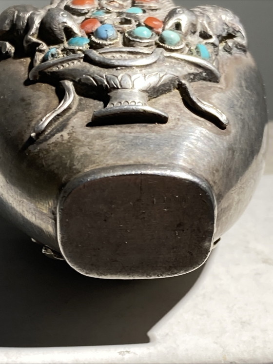 Image 1 of Piccola tabacchiera antica in argento intarsiato con turchese e corallo