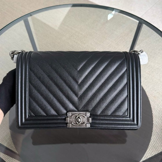 Image 1 of Borsa Chanel Boy New Medium - 28 cm in pelle trapuntata color caviale nera con finiture in argento rutenio Serie 28