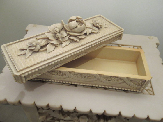 Image 1 of Imperio ivory-colored box with flowers