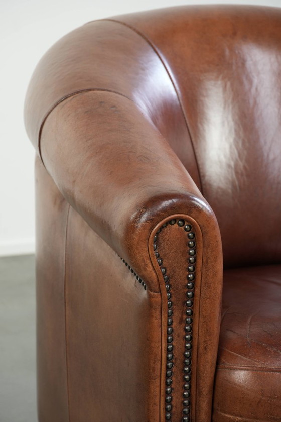 Image 1 of Mooie vintage schapenleren clubfauteuil in Engelse stijl met prachtige diepe kleuren