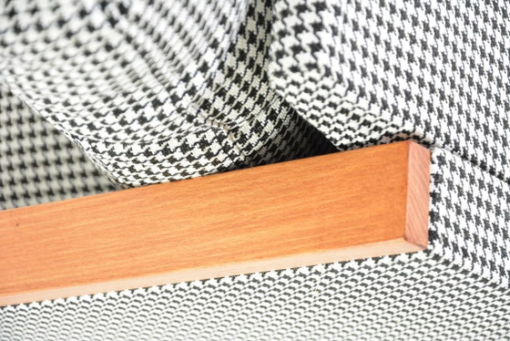 Image 1 of Zwart-witte fauteuil met pied-de-poulepatroon