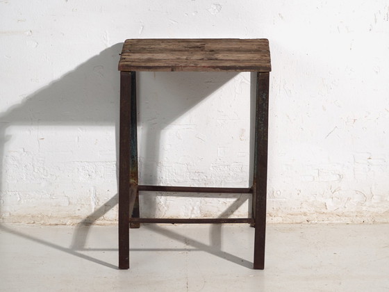 Antique industrial stool in pine wood and iron – Central Europe, circa 1950 – Industrieel (photo 27 of 33)