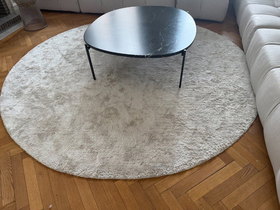Image 1 of JOV round carpet