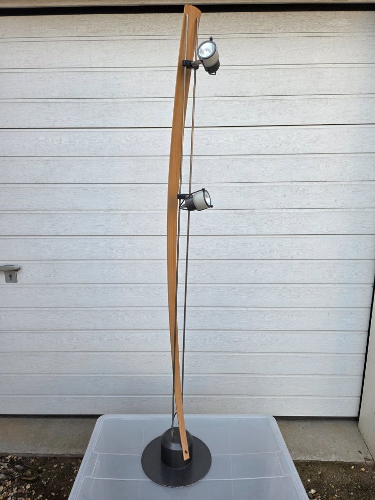 Rare floor lamp of Massive 70s/80s design. Wood/Metal finish