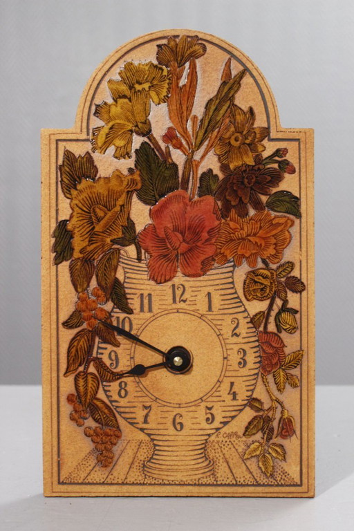 Roger Capron en Vallauris - Reloj de pared con jarrón y ramo de flores, Francia, década de 1970