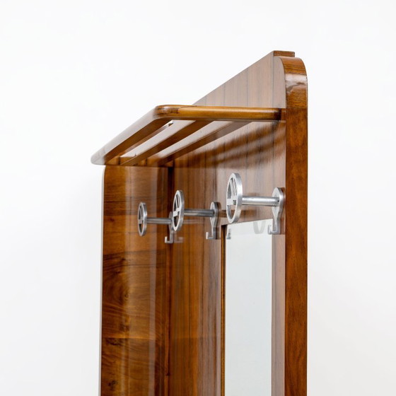 Image 1 of Italiaanse Art Deco walnotenhouten halstandaard met geïntegreerde parapluhouder