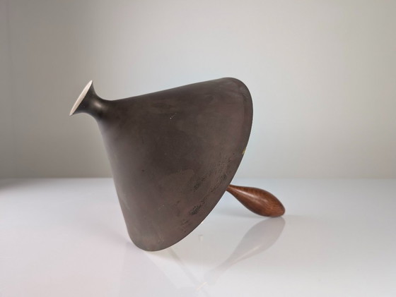 Image 1 of Lampe murale du milieu du siècle en laiton et bois avec abat-jour noir, années 1950