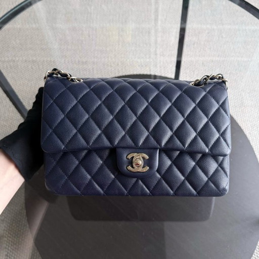 Chanel Classic Flap Medium - Caviar 25CM Gewatteerd Donker Middernachtblauw Gouden Hardware Serie 31