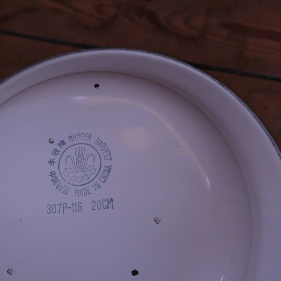 Assiette creuse vintage en étain émaillé chinois. – Vaisselle (photo 4 of 5)