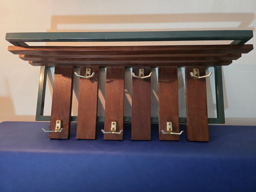 Vintage Wandkapstok. Deens ontwerp, Teak hout/Metaal Donkergroen