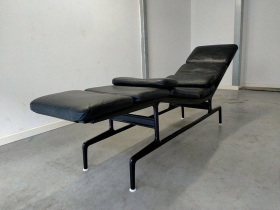 Image 1 of Chaise longue Eames ES 106 de Herman Miller