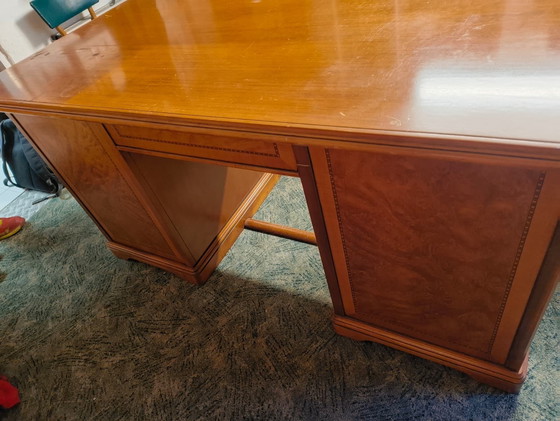 Image 1 of Bellissima scrivania antica con tanto spazio di archiviazione