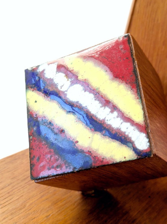 Image 1 of Fermalibri in legno di metà secolo con cubo smaltato, design geometrico modernista, anni '60
