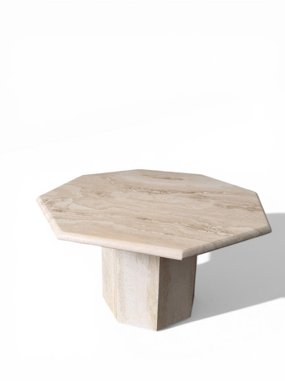 Image 1 of Skulpturaler achteckiger Couchtisch aus natürlichem Travertin, italienisches Design um 1970
