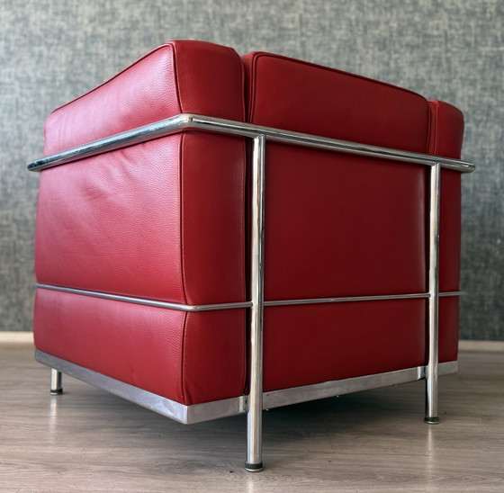 Image 1 of 2 vintage LC2 Le Corbusier stoelen in rood leer, Italië, jaren 80