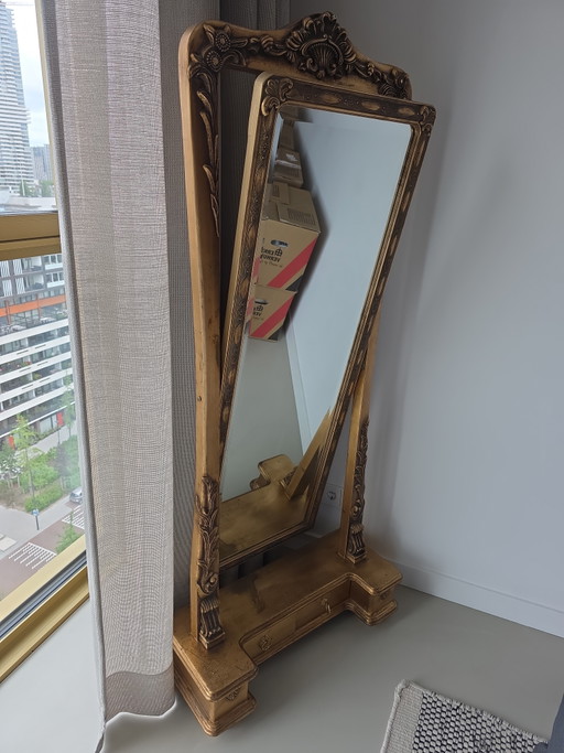 Classic rug mirror