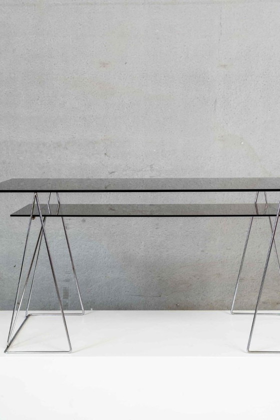 Image 1 of Bureau vintage en verre avec base chromée