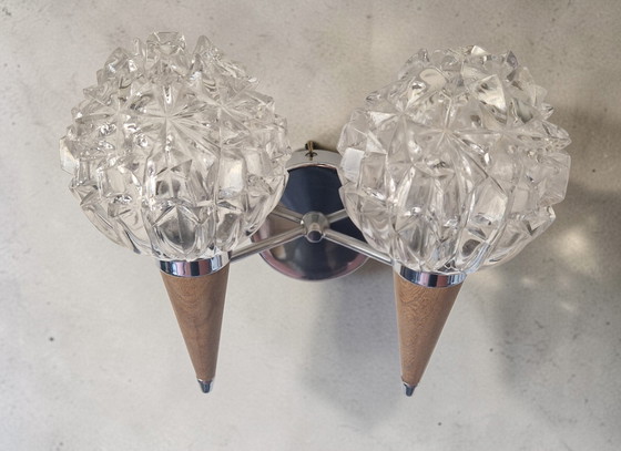 Image 1 of Applique doppia in stile scandinavo - Vetro scolpito e legno di teak - Anni '60