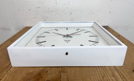 Image 1 of Reloj de pared cuadrado industrial blanco de Pragotron, años 70