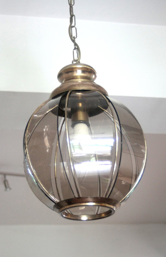 Image 1 of Lampadario in ottone con segmenti in vetro fumé, seconda metà del XX secolo