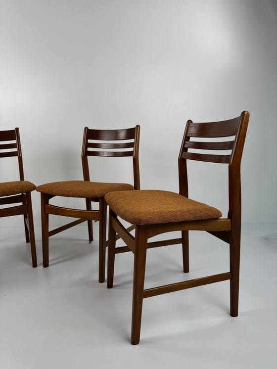Image 1 of Set di 4 sedie da pranzo danesi di metà secolo: eleganza senza tempo