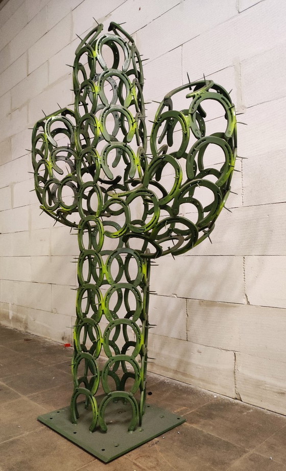 Image 1 of Opera d'arte - CACTUS di Patrick Gray (USA) 2020 - ferri di cavallo/chiodi