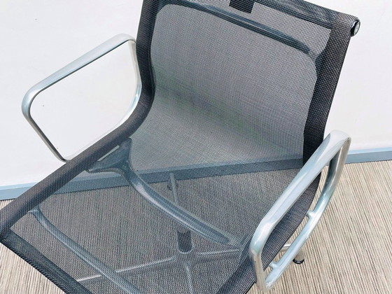 Image 1 of Paar van Vitra Eames Vintage Alu Group armstoelen
