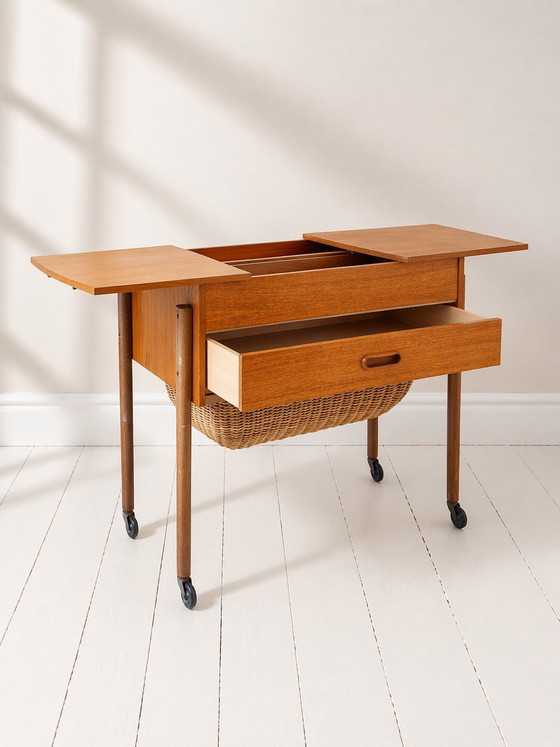 Image 1 of Deens naaitafeltje/bijzetkastje/nachtkastje  