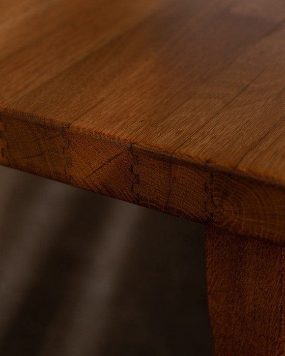 Image 1 of Vintage brutalistische massief eikenhouten bijzettafels (set van 3) – Nederlands, jaren 70