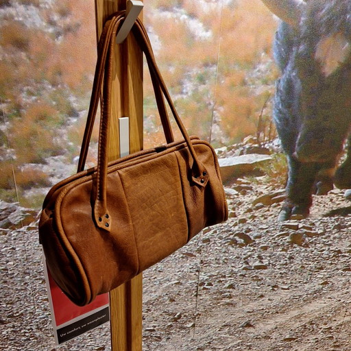 Label van den Berg base toba ntb