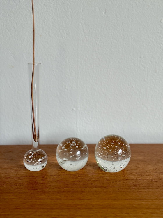 Image 1 of Bubble-Glas-Set: einzelne Blumenvase + 2 Briefbeschwerer – minimalistisch & skulptural