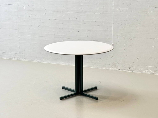 Ronde eettafel met wit blad en centrale voet, jaren 90