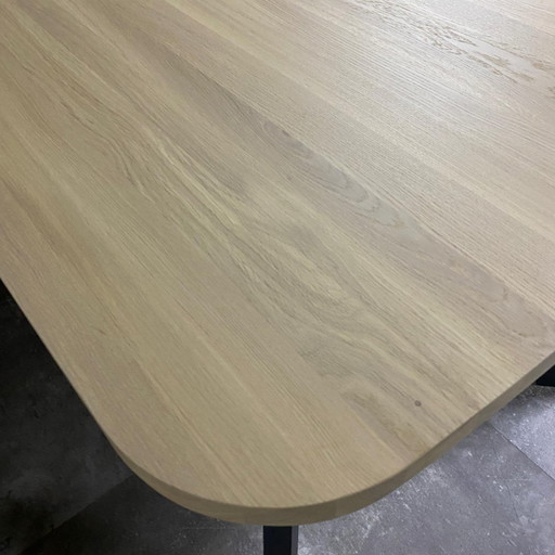 Table talk – Bert Plantagie, eettafels (photo 2 of 3)