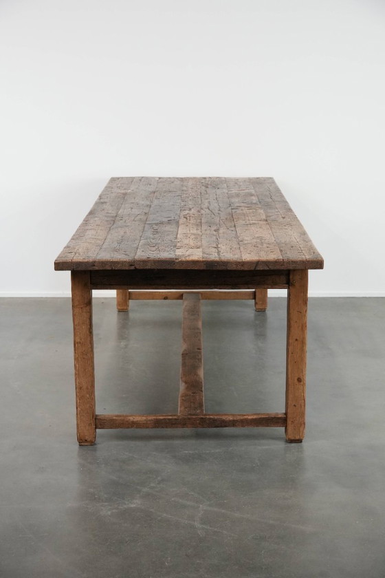 Image 1 of Grande table de salle à manger de ferme ancienne en bois de pin avec beaucoup de caractère