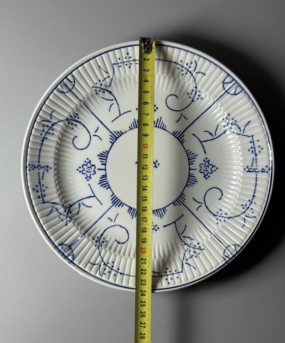 Image 1 of Servizio da tavola Boch Frères composto da 6 piatti in maiolica e un piatto da portata – Motivo "Cipolla Blu" (Zwiebelmuster), B