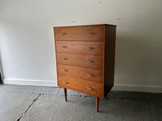 Image 1 of Vintage ladekast van notenhout met messing handgrepen uit het midden van de 20e eeuw, jaren 1950-1960.