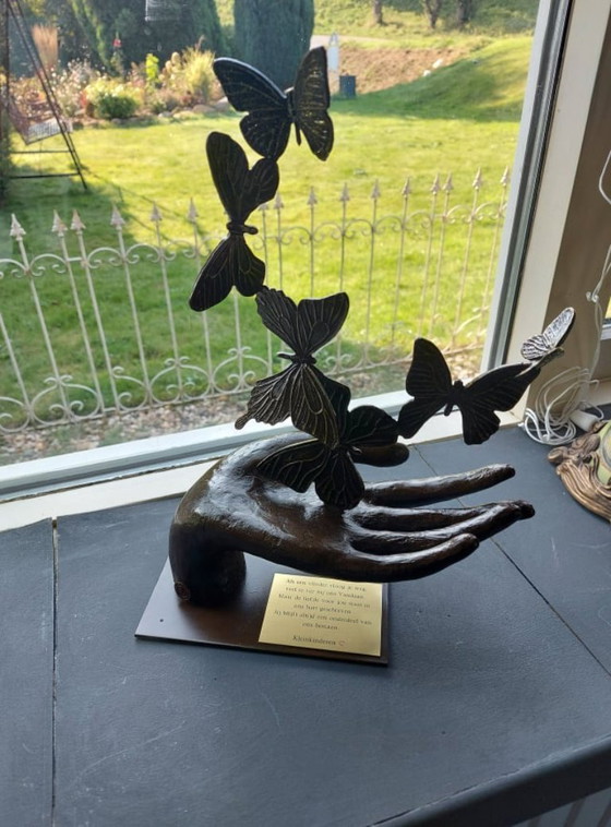 Image 1 of Seis mariposas en una estatua de bronce hecha a mano