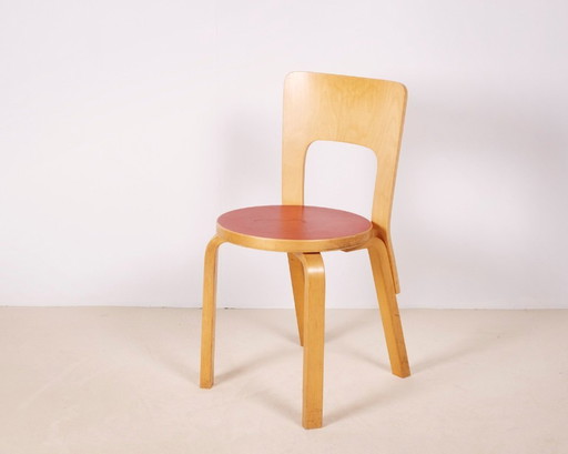 1x Alvar Aalto Model 66 door Artek, jaren 1980 Finland