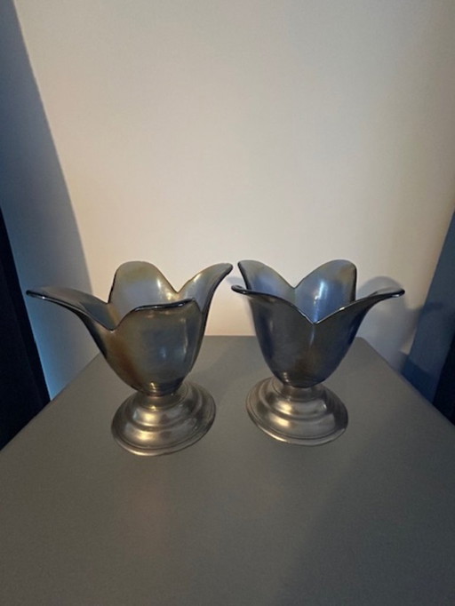 Tulip vase with pewter pewter base (2x)