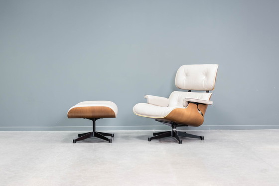 Image 1 of Sillón Eames + otomana