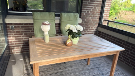 Table de jardin avec 4 chaises et table d'appoint