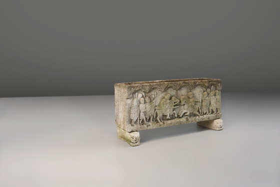 Image 1 of Jardinera de hormigón con fachada esculpida al estilo romano, Francia, década de 1920